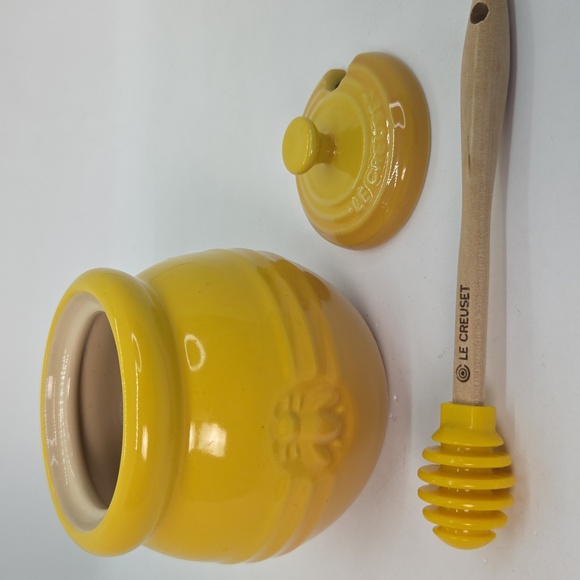 Le Creuset Yellow Ombre Ceramic Honey Pot with Wooden Dipper And Lid - Picture 6 of 16